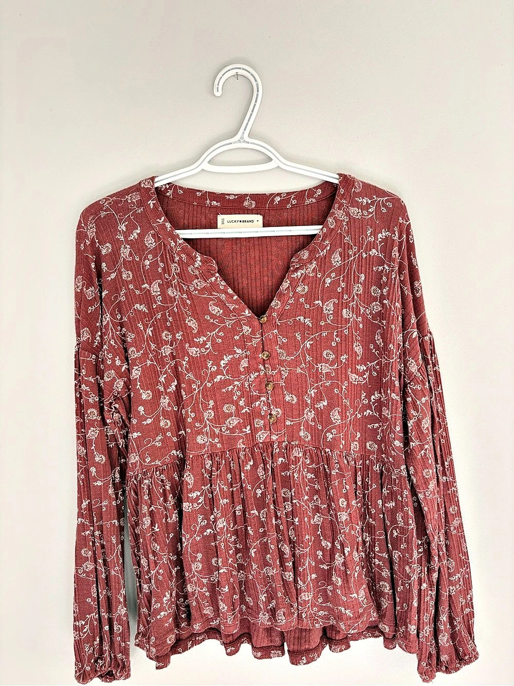 Lucky Brand Floral V-Neck Blouse in Red & White Size Medium